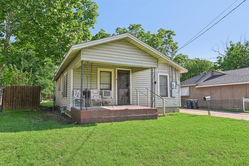 2509 Bird Street, Fort Worth TX 76111 - Photo 2