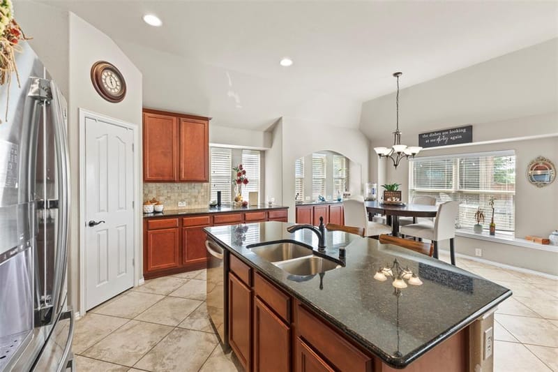 726 Celebrity Court, Midlothian TX 76065 - Photo 7