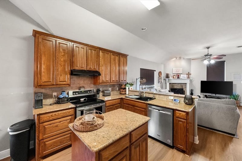 8249 Winter Falls Trail, Fort Worth TX 76053 - Photo 7