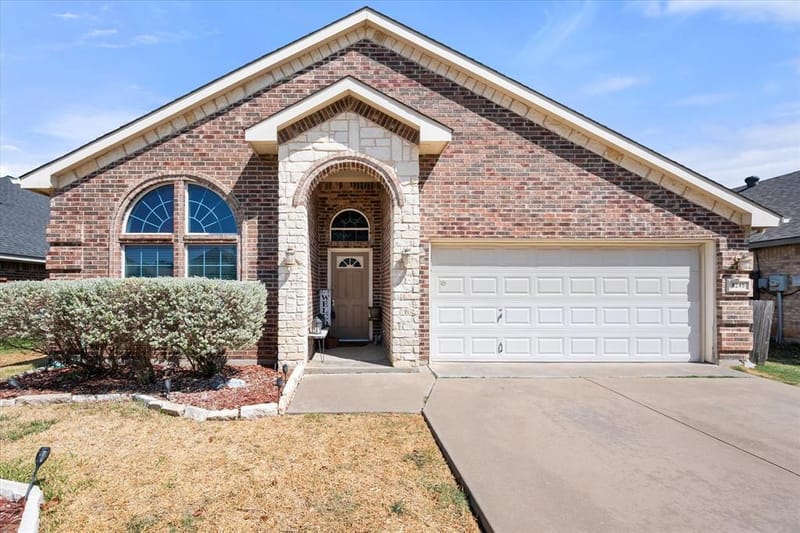 8249 Winter Falls Trail, Fort Worth TX 76053