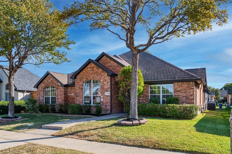 2129 Wallbrook Drive, Lewisville TX 75067 - Photo 2