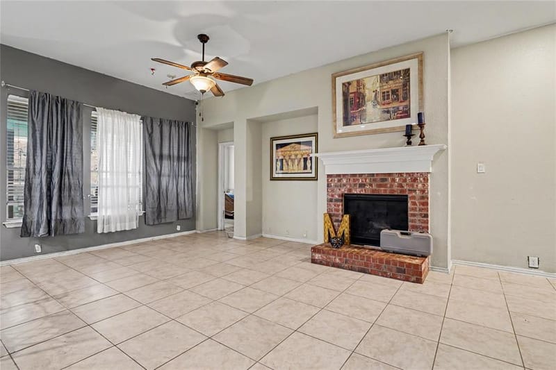 2707 Meadow Lake Drive, Grand Prairie TX 75050 - Photo 2