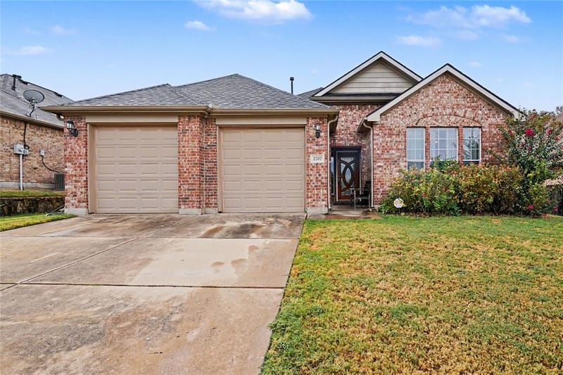 2707 Meadow Lake Drive, Grand Prairie TX 75050 - Photo 6