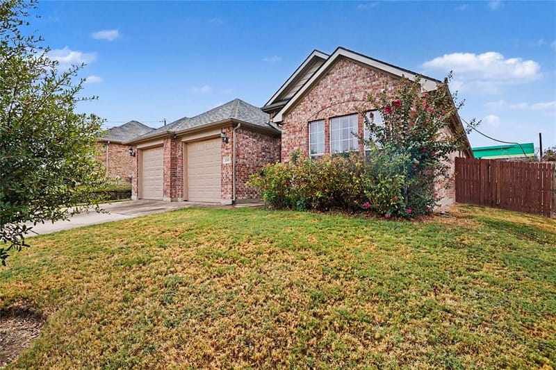 2707 Meadow Lake Drive, Grand Prairie TX 75050 - Photo 7