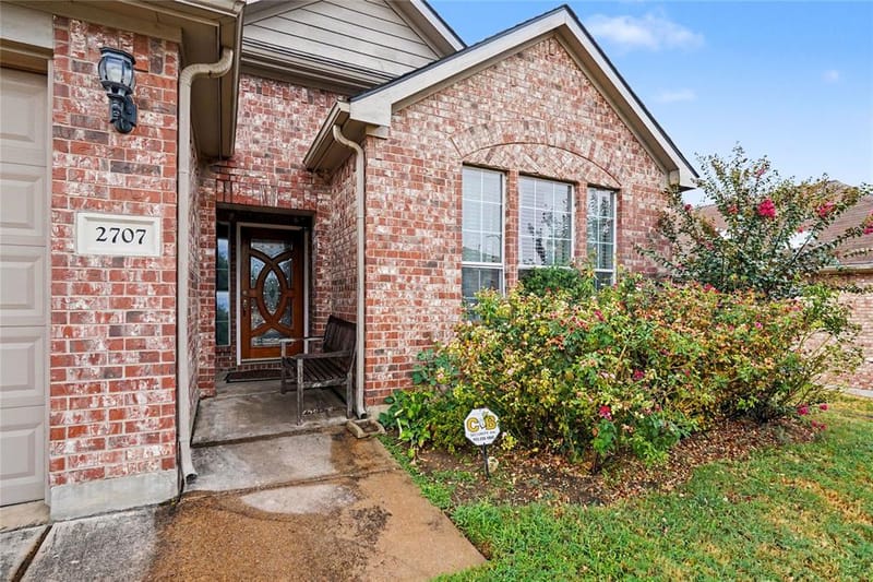2707 Meadow Lake Drive, Grand Prairie TX 75050 - Photo 8