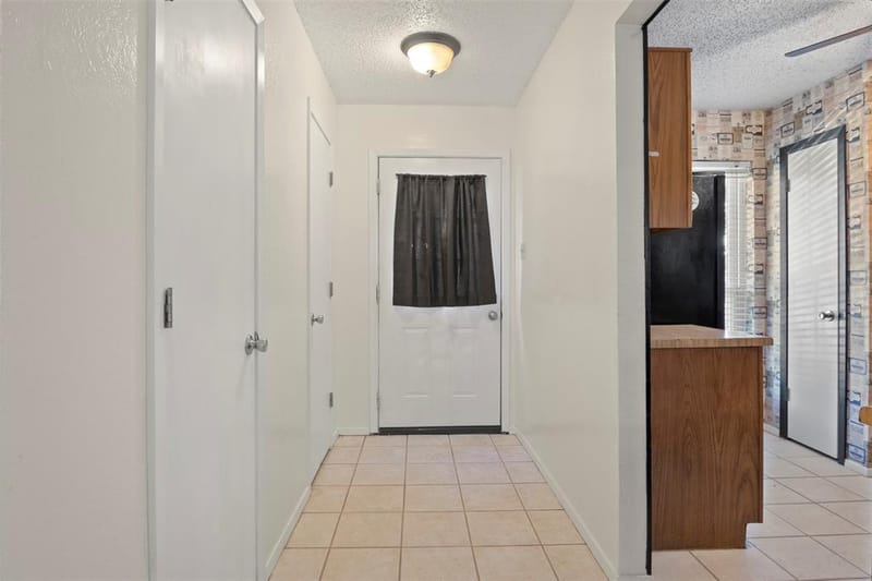161 Merlin Way, Euless TX 76039 - Photo 3