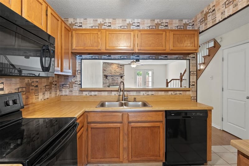 161 Merlin Way, Euless TX 76039 - Photo 5
