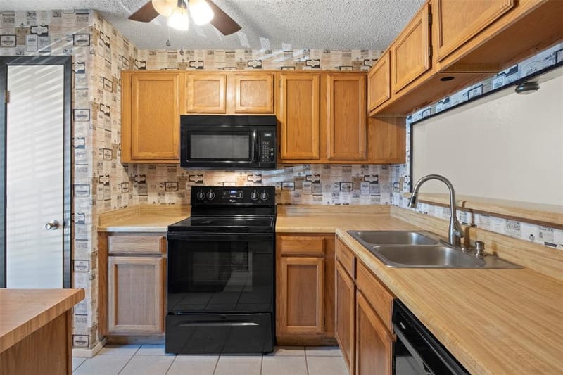 161 Merlin Way, Euless TX 76039 - Photo 4