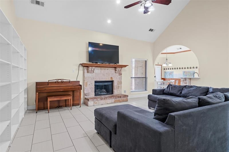 7241 Colwell Drive, Midlothian TX 76065 - Photo 10
