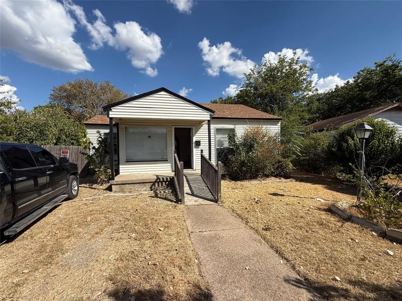 2952 Bardwell Avenue, Dallas TX 75216