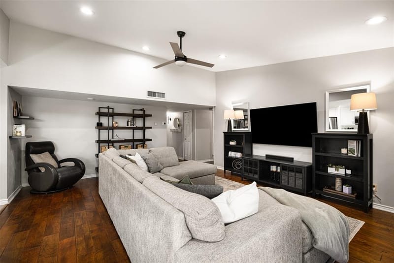 10945 Middle Knoll Drive, Dallas TX 75238 - Photo 8