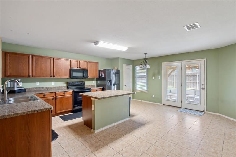 8640 Shallow Creek Drive, Fort Worth TX 76179 - Photo 13