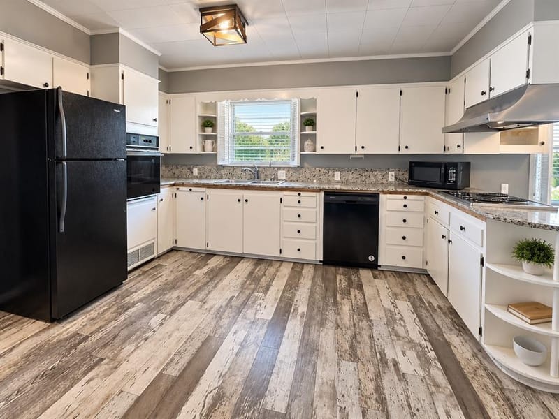 224 E 9th Street, Bonham TX 75418 - Photo 6