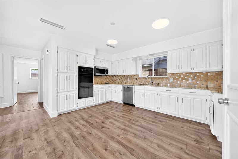 908 Via Barcelona, Mesquite TX 75150 - Photo 3