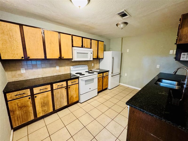 1712 Smokehouse Road, Granbury TX 76049 - Photo 6