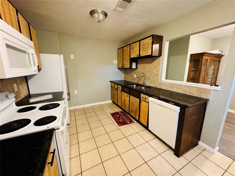 1712 Smokehouse Road, Granbury TX 76049 - Photo 7