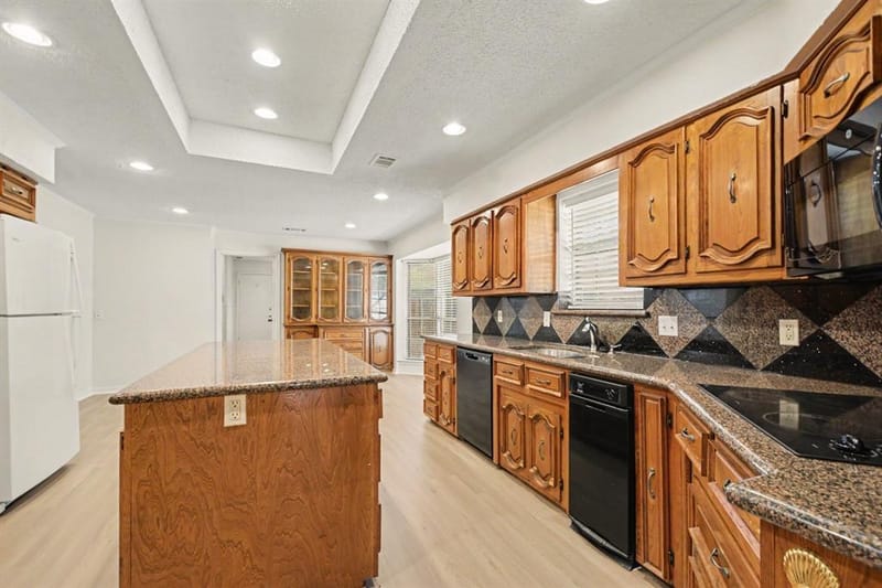9632 Robin Meadow Drive, Dallas TX 75243 - Photo 18