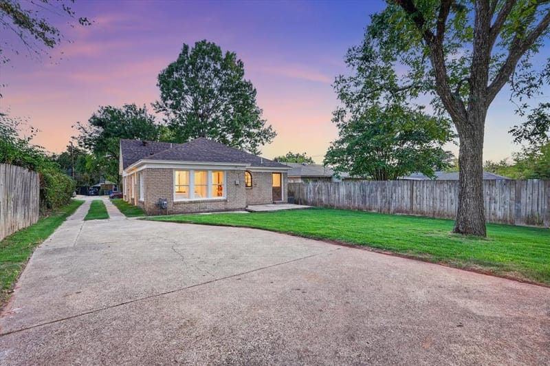 3323 Ivandell Avenue, Dallas TX 75211 - Photo 22