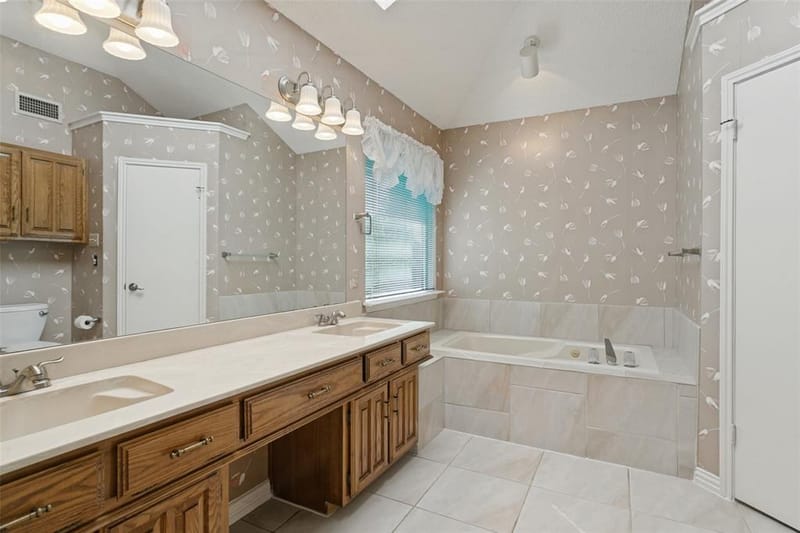 1927 E Branch Hollow Drive, Carrollton TX 75007 - Photo 17