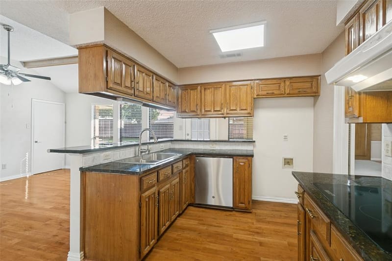 1927 E Branch Hollow Drive, Carrollton TX 75007 - Photo 11