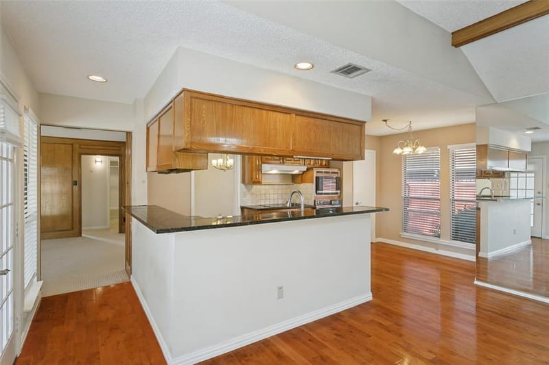 1927 E Branch Hollow Drive, Carrollton TX 75007 - Photo 8