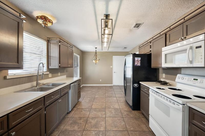 7 Mills Court, Mansfield TX 76063 - Photo 15