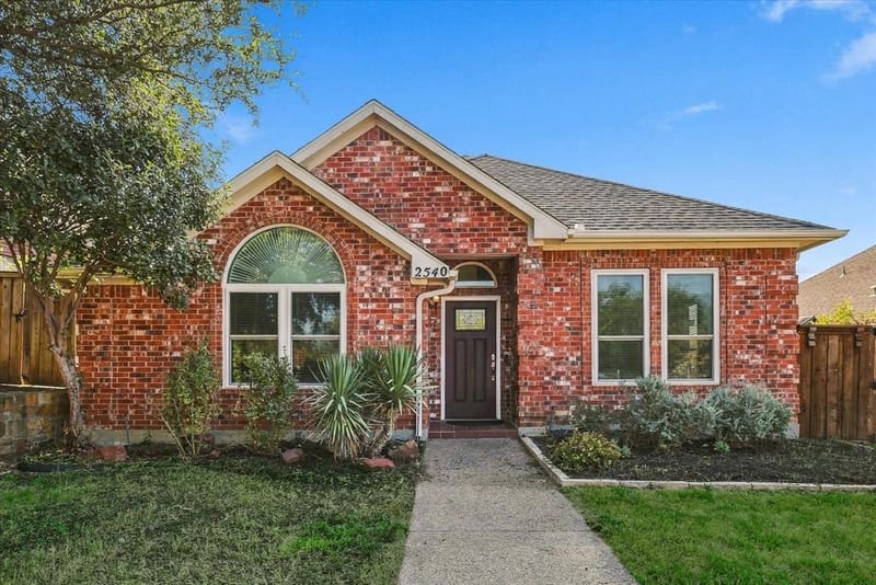 2540 Plumdale Drive, Carrollton TX 75006