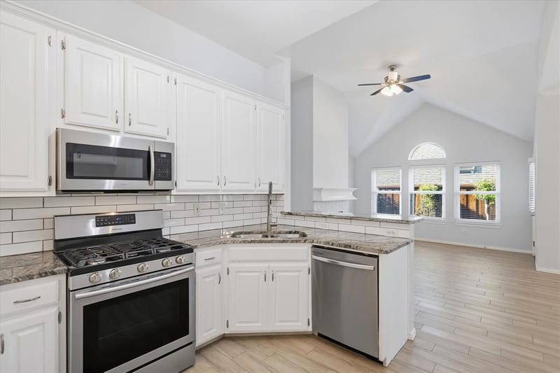 2540 Plumdale Drive, Carrollton TX 75006 - Photo 9