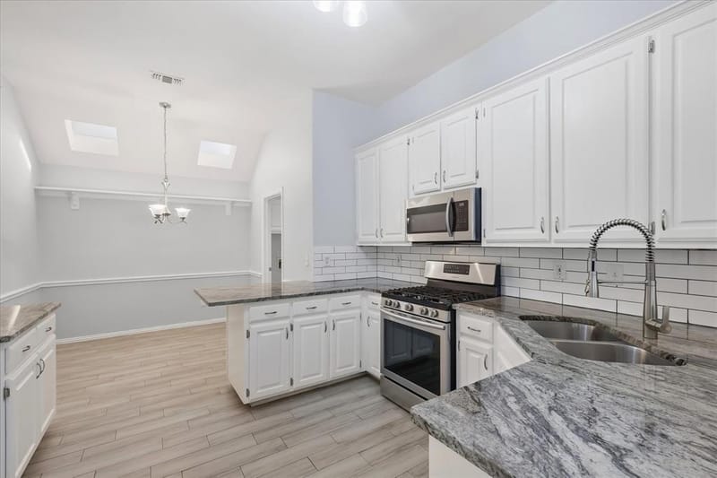 2540 Plumdale Drive, Carrollton TX 75006 - Photo 8