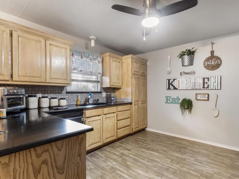 102 Oakwood Place, Joshua TX 76058 - Photo 6