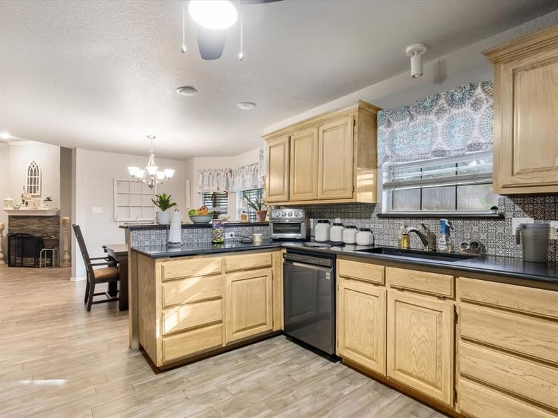 102 Oakwood Place, Joshua TX 76058 - Photo 7