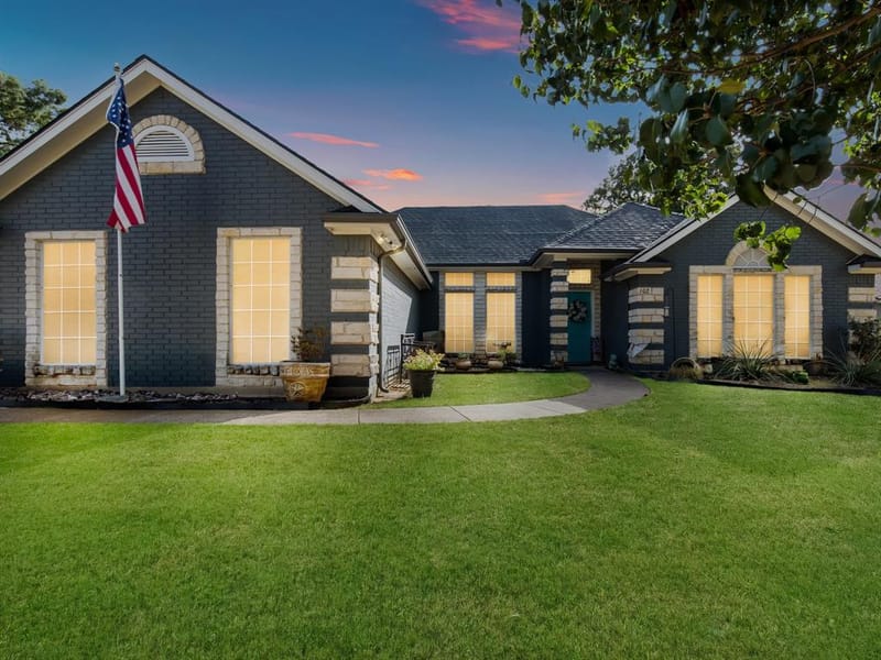 102 Oakwood Place, Joshua TX 76058