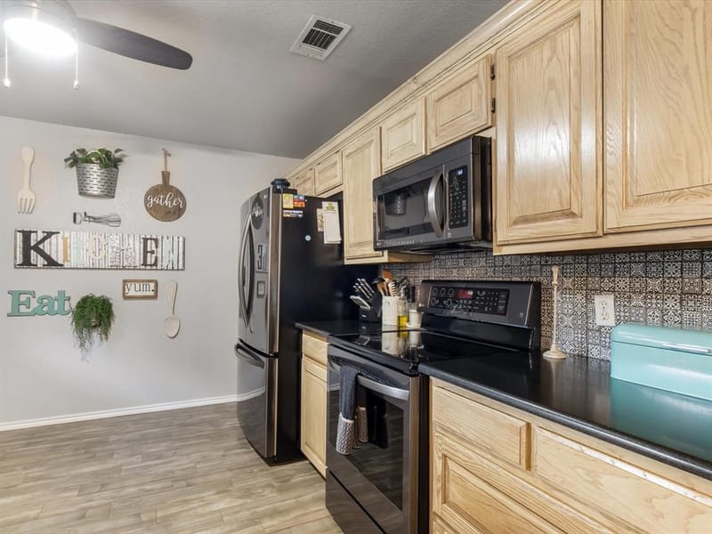 102 Oakwood Place, Joshua TX 76058 - Photo 9