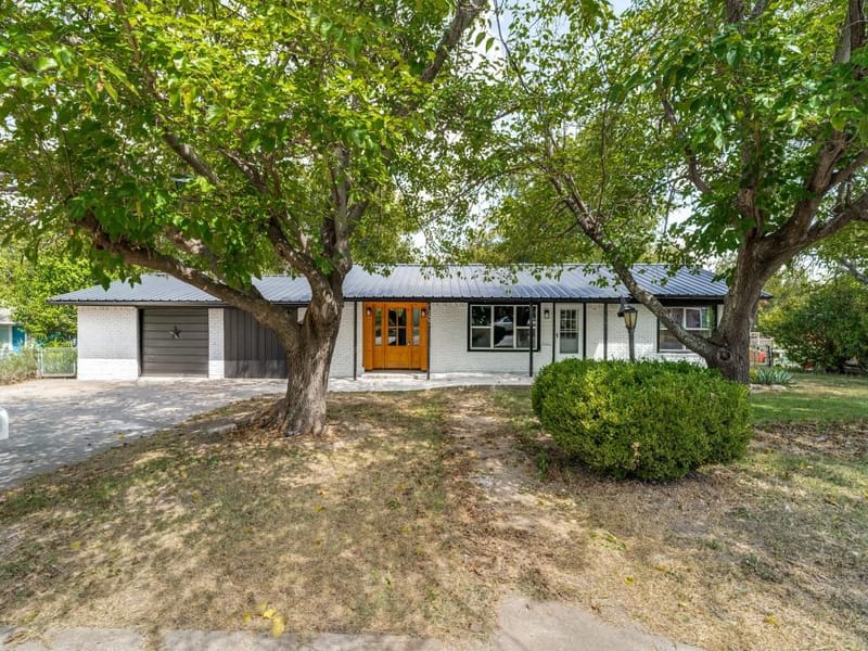 107 N Avenue P, Clifton TX 76634 - Photo 2