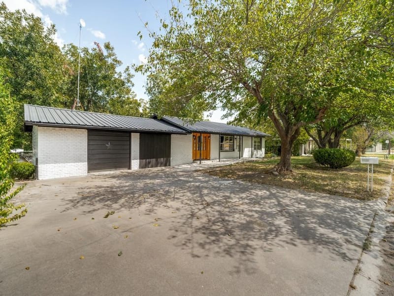 107 N Avenue P, Clifton TX 76634