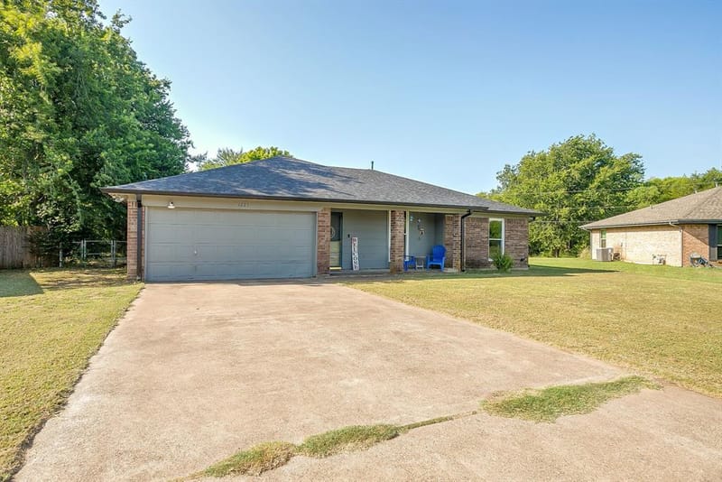 1225 Sandstone Drive, Cleburne TX 76033 - Photo 6
