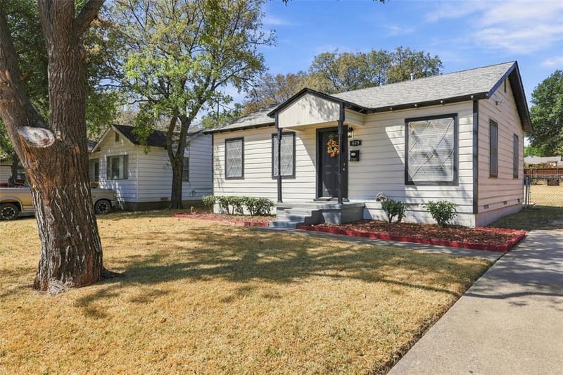 605 NE 33rd Street, Grand Prairie TX 75050 - Photo 3