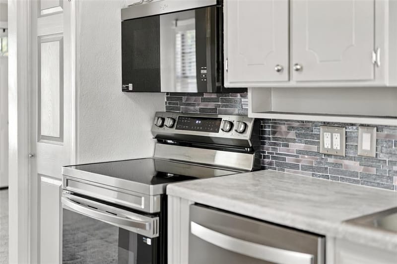605 NE 33rd Street, Grand Prairie TX 75050 - Photo 9