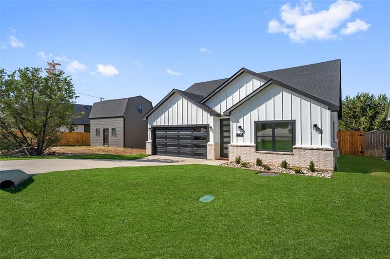 5614 San Jacinto Drive, Granbury TX 76048 - Photo 3