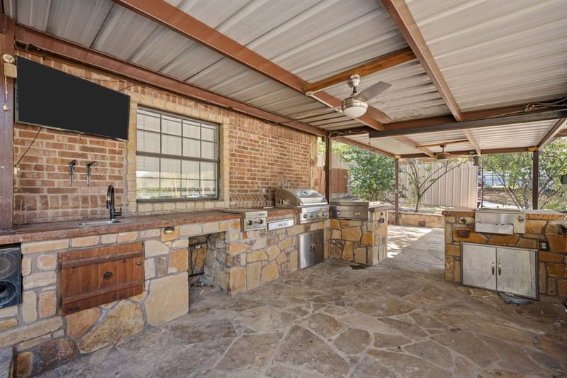 602 SE 18th Street, Mineral Wells TX 76067 - Photo 2