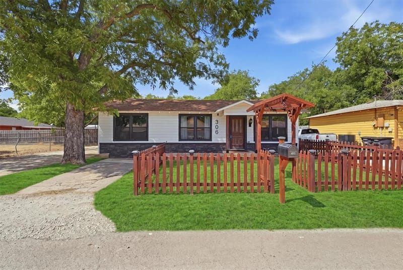 306 Lovelady Street, Cleburne TX 76033 - Photo 6