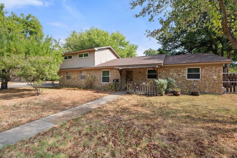 144 Jill Ann Drive, Burleson TX 76028 - Photo 3