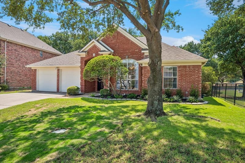 412 Manders Court, Irving TX 75063 - Photo 2