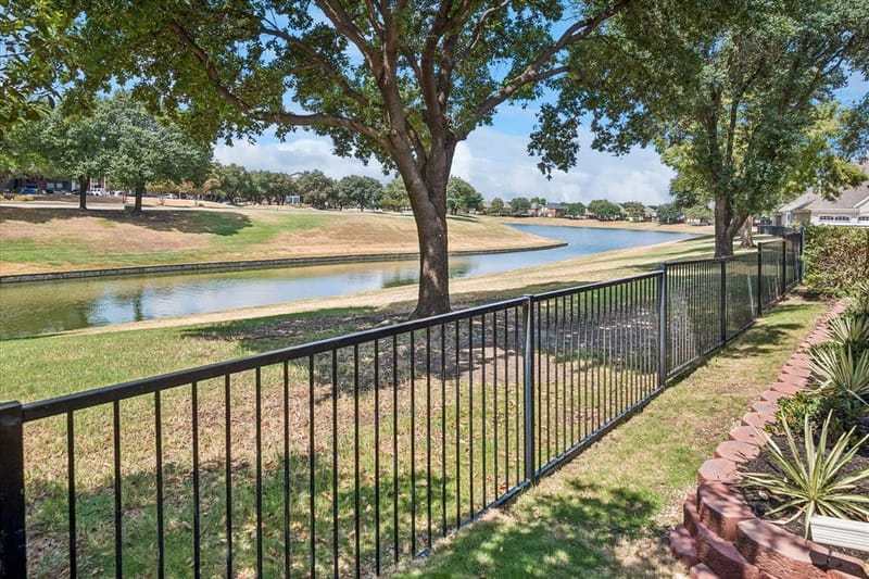412 Manders Court, Irving TX 75063 - Photo 33