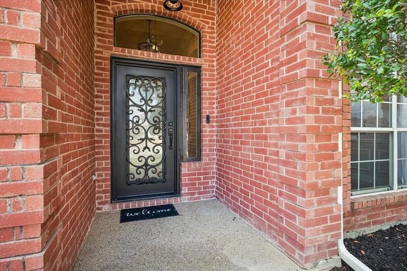 412 Manders Court, Irving TX 75063 - Photo 4