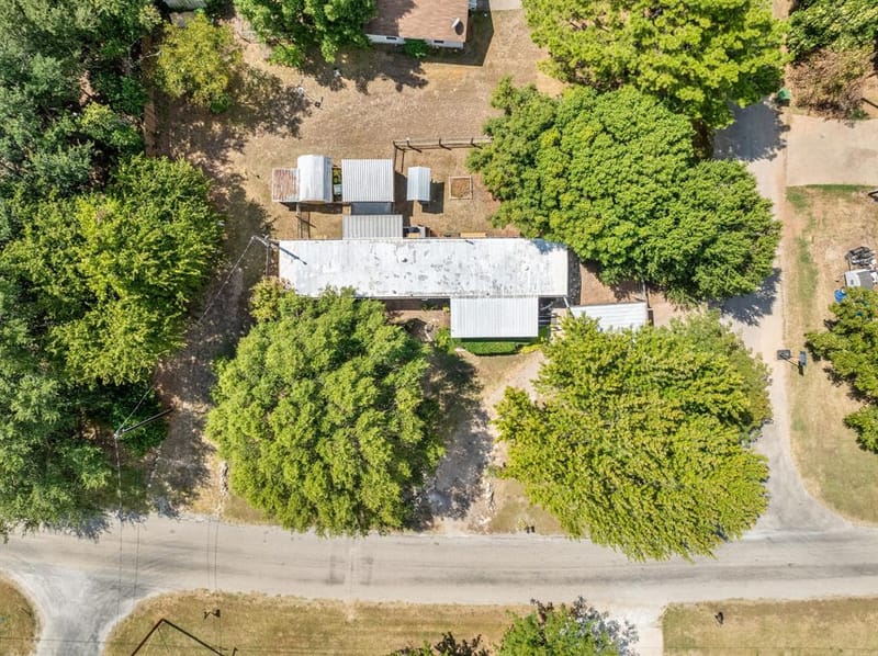 1709 E Apache Trail, Granbury TX 76048 - Photo 32