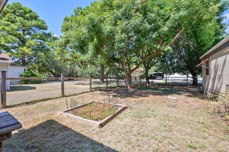 1709 E Apache Trail, Granbury TX 76048 - Photo 28