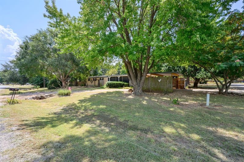 1709 E Apache Trail, Granbury TX 76048 - Photo 30