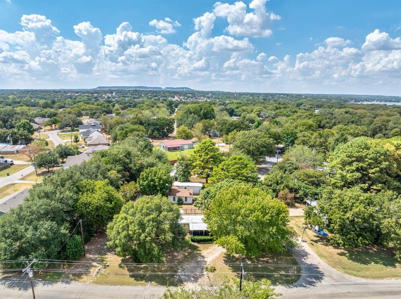 1709 E Apache Trail, Granbury TX 76048 - Photo 33