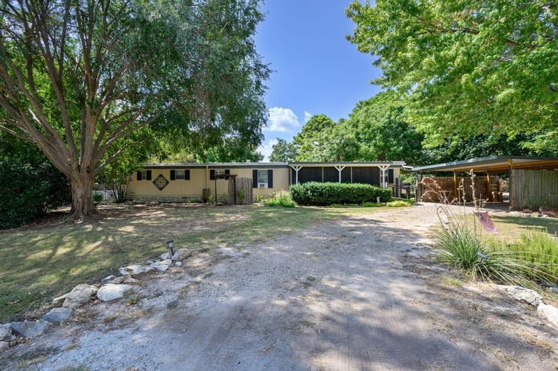 1709 E Apache Trail, Granbury TX 76048 - Photo 4